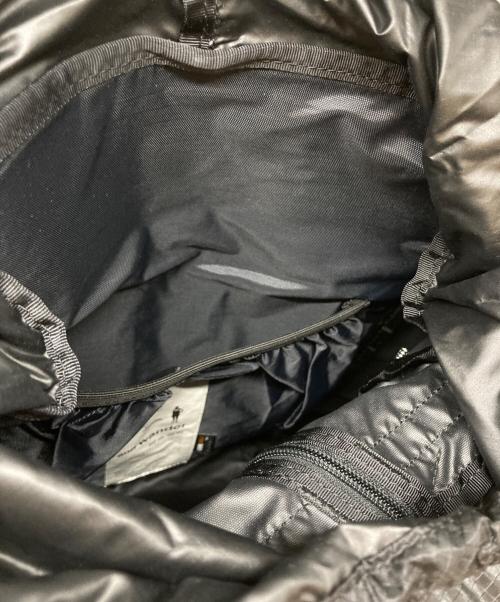 and wander（アンドワンダー）and wander (アンドワンダー) コーデュラナイロン防水バックパック ブラックの古着・服飾アイテム