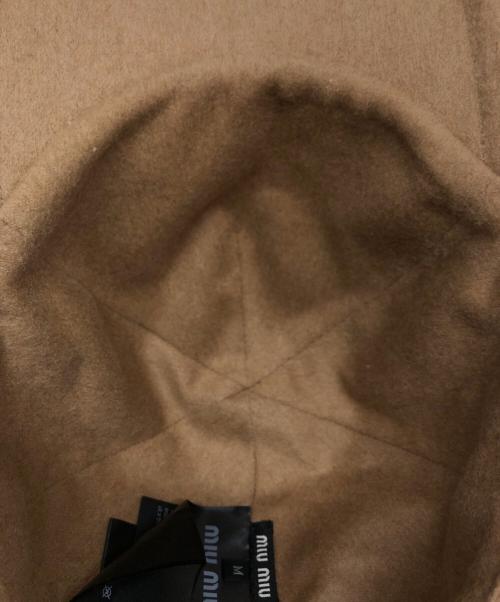 MIU MIU（ミュウミュウ）MIU MIU (ミュウミュウ) ロゴキャップ ベージュ サイズ:SIZE M(58cm)の古着・服飾アイテム
