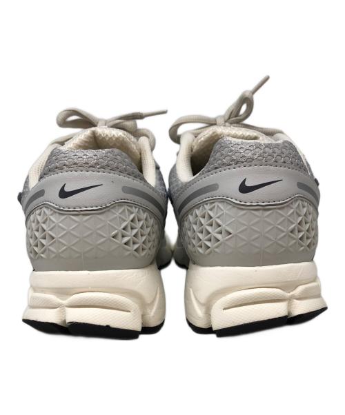 NIKE（ナイキ）NIKE (ナイキ) ズーム ボメロ 5 ホワイト サイズ:SIZE 26.5cmの古着・服飾アイテム