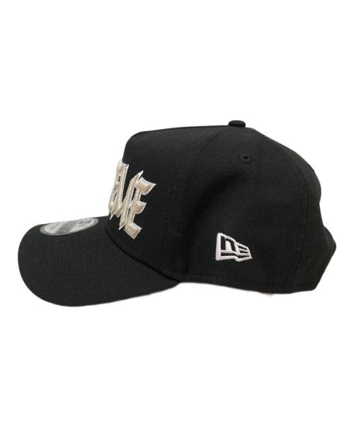 SUPREME（シュプリーム）Supreme (シュプリーム) New Era (ニューエラ) Sharp Spellout Adjustable Cap ブラックの古着・服飾アイテム