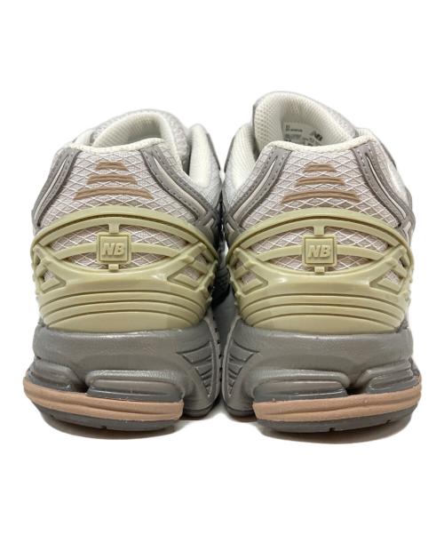 NEW BALANCE（ニューバランス）NEW BALANCE (ニューバランス) スニーカー ホワイト×グレー サイズ:26.5㎝の古着・服飾アイテム