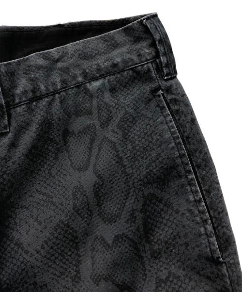 SUPREME（シュプリーム）Supreme (シュプリーム) Snake Print Chino Pant ブラック サイズ:SIZE 34の古着・服飾アイテム