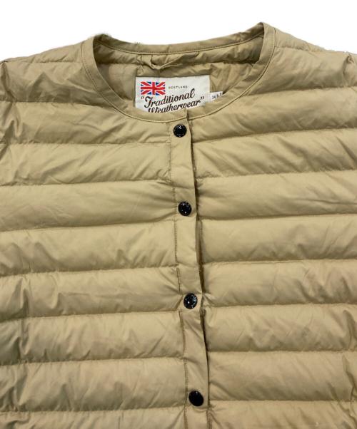 Traditional Weatherwear（トラディショナルウェザーウェア）Traditional Weatherwear (トラディショナルウェザーウェア) ノーカラーダウンコート ベージュ サイズ:SIZE 34の古着・服飾アイテム