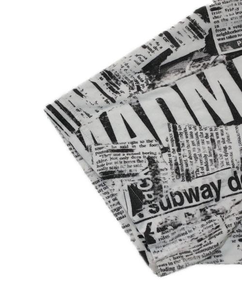 SUPREME（シュプリーム）Supreme (シュプリーム) Newspaper Tee ホワイト×ブラック サイズ:SIZE Lの古着・服飾アイテム