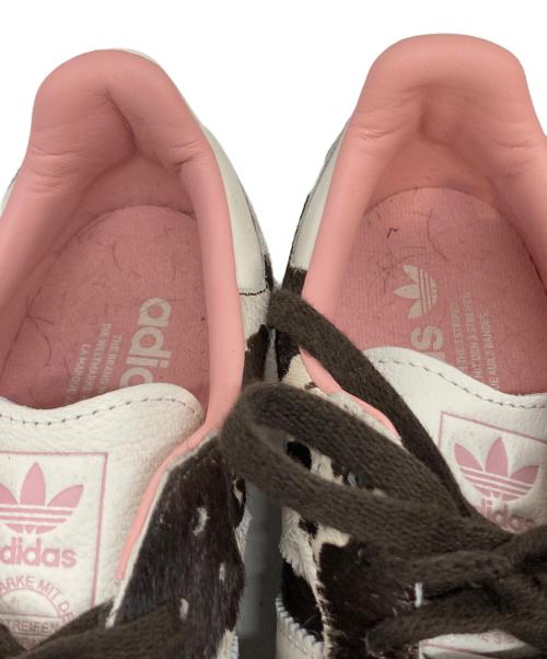 adidas（アディダス）adidas (アディダス) カウプリントスニーカー ブラウン×ベージュ サイズ:SIZE 24.5cmの古着・服飾アイテム