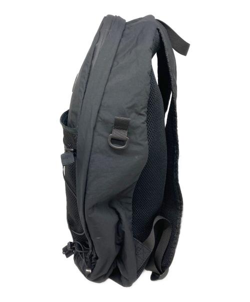 maison kitsune（メゾンキツネ）MAISON KITSUNE (メゾンキツネ) FLASH FOX BACKPACK ブラックの古着・服飾アイテム