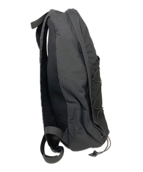 maison kitsune（メゾンキツネ）MAISON KITSUNE (メゾンキツネ) FLASH FOX BACKPACK ブラックの古着・服飾アイテム