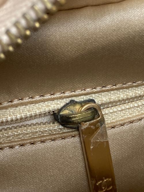 CHANEL（シャネル）CHANEL (シャネル) ココマークチェーンショルダーバッグ ベージュの古着・服飾アイテム