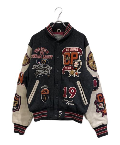 Champion（チャンピオン）Champion (チャンピオン) アームレザー切替 ワッペン装飾 スタジャン グレー サイズ:SIZE Mの古着・服飾アイテム