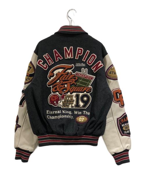 Champion（チャンピオン）Champion (チャンピオン) アームレザー切替 ワッペン装飾 スタジャン グレー サイズ:SIZE Mの古着・服飾アイテム