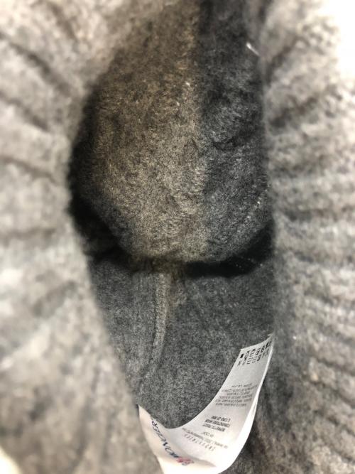 MONCLER（モンクレール）MONCLER (モンクレール) ロゴパッチニット帽 グレーの古着・服飾アイテム