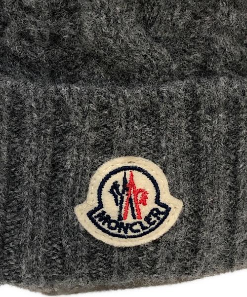 MONCLER（モンクレール）MONCLER (モンクレール) ロゴパッチニット帽 グレーの古着・服飾アイテム