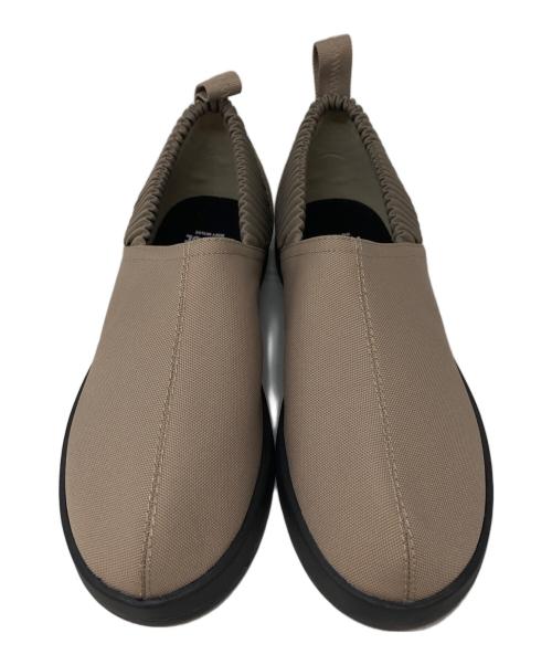 HOMME PLISSE ISSEY MIYAKE（オム プリッセ イッセイ ミヤケ）HOMME PLISSE ISSEY MIYAKE (オム プリッセ イッセイ ミヤケ) サイドプリーツスリッポン ベージュ サイズ:SIZE 29cmの古着・服飾アイテム