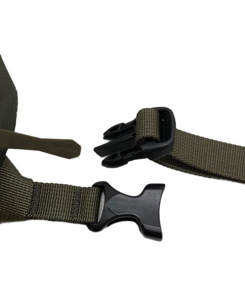 ARC'TERYX（アークテリクス）ARC'TERYX (アークテリクス) ヒリアド 6L クロスボディ バッグ カーキの古着・服飾アイテム