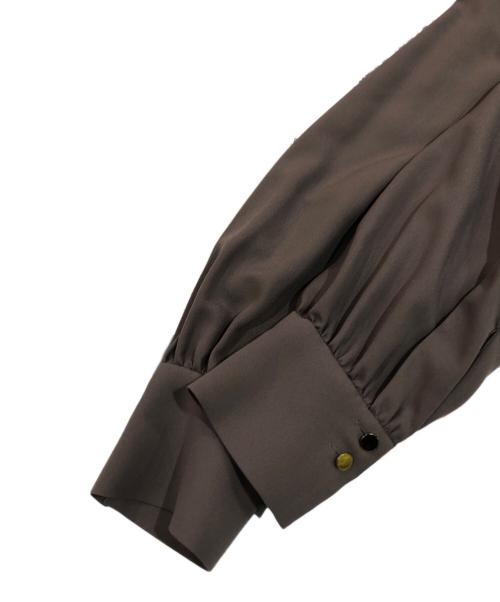 ANAYI（アナイ）ANAYI (アナイ) バックサテンプリーツワンピース ブラウン サイズ:SIZE 38の古着・服飾アイテム