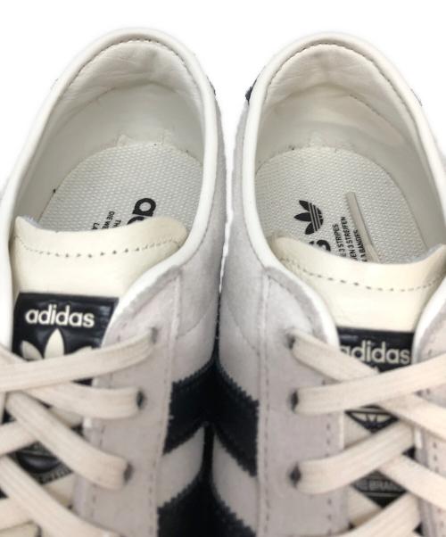 adidas（アディダス）adidas (アディダス) ローカットスニーカー ベージュ×ブラック サイズ:24.5㎝の古着・服飾アイテム