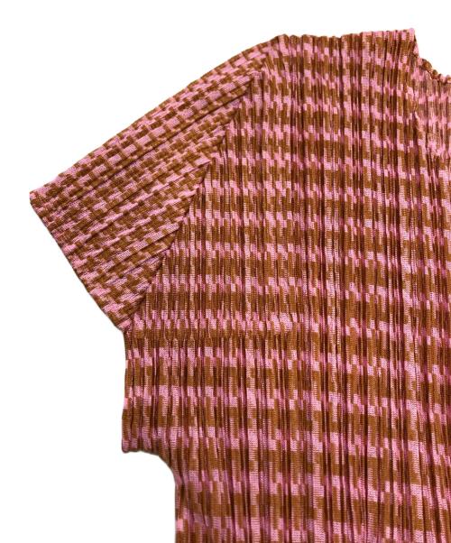 PLEATS PLEASE（プリーツプリーズ）PLEATS PLEASE (プリーツプリーズ) 総柄半袖プリーツワンピース ピンク×ブラウン サイズ:SIZE 34の古着・服飾アイテム