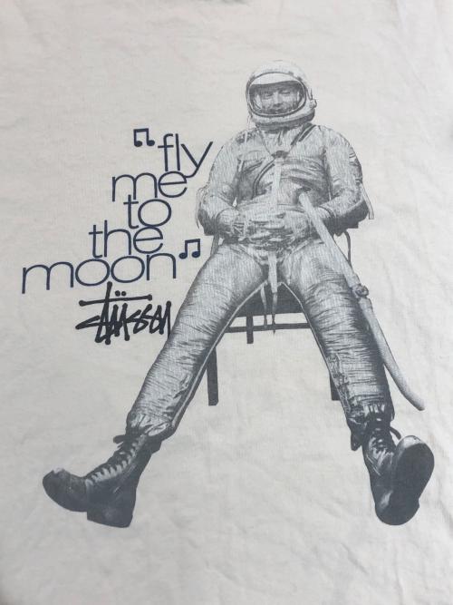 stussy（ステューシー）STUSSY (ステューシー) プリントTシャツ ベージュ サイズ:SIZE Mの古着・服飾アイテム