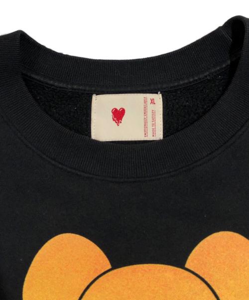 EMOTIONALLY UNAVAILABLE（エモーショナリー・アンアベイラブル）EMOTIONALLY UNAVAILABLE (エモーショナリー・アンアベイラブル) BE＠RBRICK CREWNECK ブラック サイズ:SIZE XLの古着・服飾アイテム