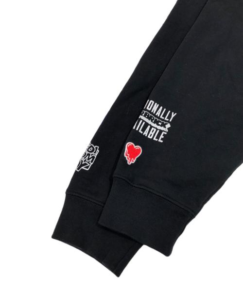 EMOTIONALLY UNAVAILABLE（エモーショナリー・アンアベイラブル）EMOTIONALLY UNAVAILABLE (エモーショナリー・アンアベイラブル) BE＠RBRICK CREWNECK ブラック サイズ:SIZE XLの古着・服飾アイテム