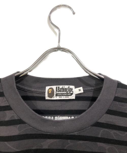 A BATHING APE（ア ベイシング エイプ）A BATHING APE (ア ベイシング エイプ) SOLID CAMO ONE POINT RELAXED FIT STRIPE LS TEE ブラック サイズ:SIZE Mの古着・服飾アイテム