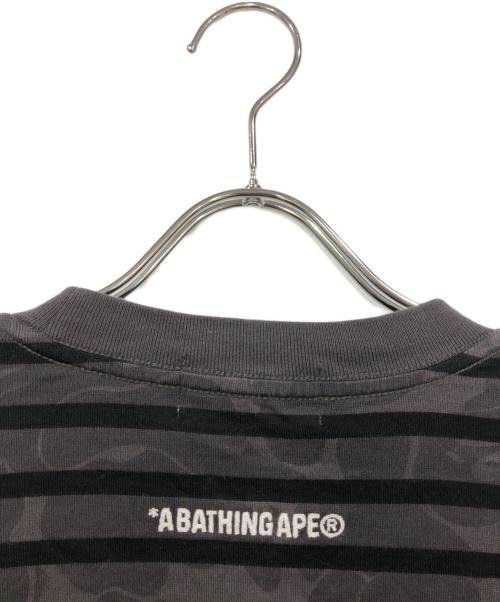 A BATHING APE（ア ベイシング エイプ）A BATHING APE (ア ベイシング エイプ) SOLID CAMO ONE POINT RELAXED FIT STRIPE LS TEE ブラック サイズ:SIZE Mの古着・服飾アイテム