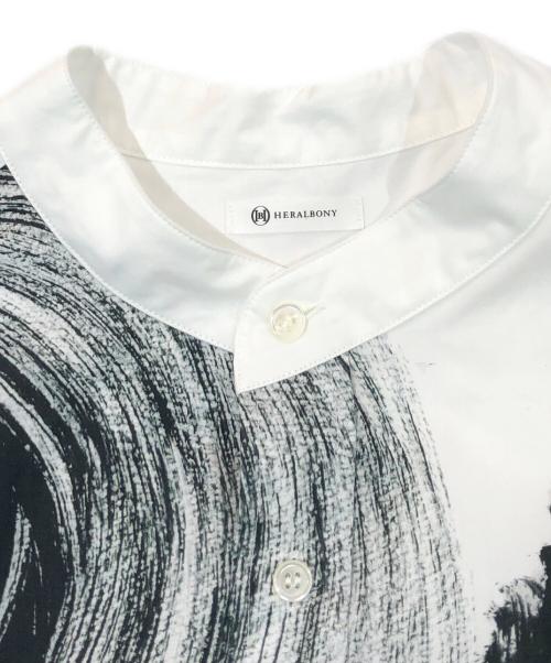 HERALBONY（ヘラルボニー）HERALBONY (ヘラルボニー) バンドカラーシャツ「タイトル不明」 ホワイト サイズ:SIZE Lの古着・服飾アイテム