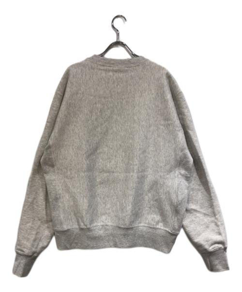 Champion（チャンピオン）Champion (チャンピオン) リバースウィーブスウェット/THE MET APPLIQUED LOGO CREW SWEAT CREAM グレー サイズ:SIZE Mの古着・服飾アイテム