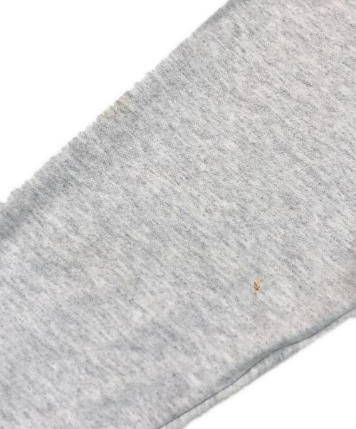 Champion（チャンピオン）Champion (チャンピオン) リバースウィーブスウェット/THE MET APPLIQUED LOGO CREW SWEAT CREAM グレー サイズ:SIZE Mの古着・服飾アイテム