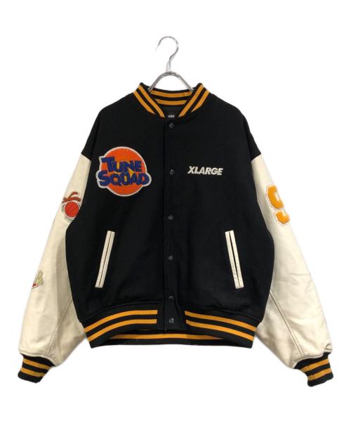 X-LARGE（エクストララージ）X-LARGE (エクストララージ) SPACE JAM (スペースジャム) VARSITY JACKET ホワイト×ブラック サイズ:SIZE Mの古着・服飾アイテム