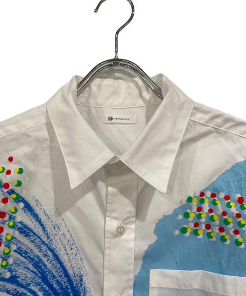 HERALBONY（ヘラルボニー）HERALBONY (ヘラルボニー) レギュラーカラーシャツ「タイトル不明」 ホワイト サイズ:SIZE Mの古着・服飾アイテム