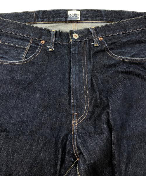 BAPE BY A BATHING APE（ベイプバイアベイシングエイプ）BAPE BY A BATHING APE (ベイプバイアベイシングエイプ) BAPEロゴプリントデニムパンツ インディゴ サイズ:SIZE Lの古着・服飾アイテム