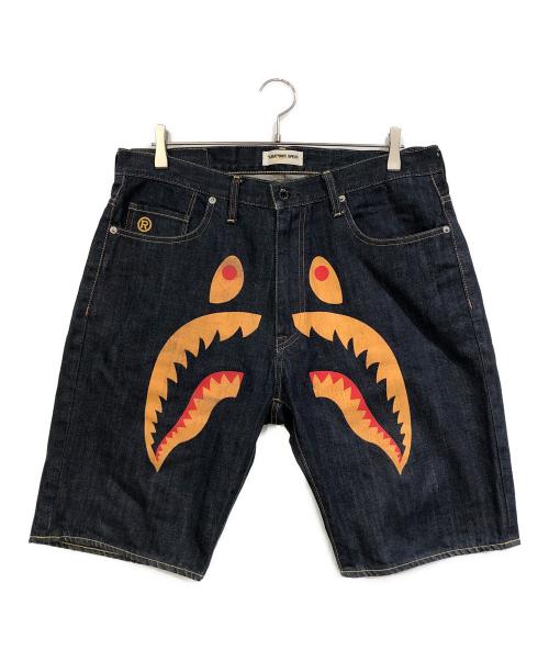 BAPE BY A BATHING APE（ベイプバイアベイシングエイプ）BAPE BY A BATHING APE (ベイプバイアベイシングエイプ) シャークプリントデニムハーフパンツ インディゴ サイズ:SIZE Lの古着・服飾アイテム