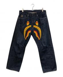 A BATHING APE（アベイシングエイプ）の古着「シャークデニムパンツ」｜インディゴ