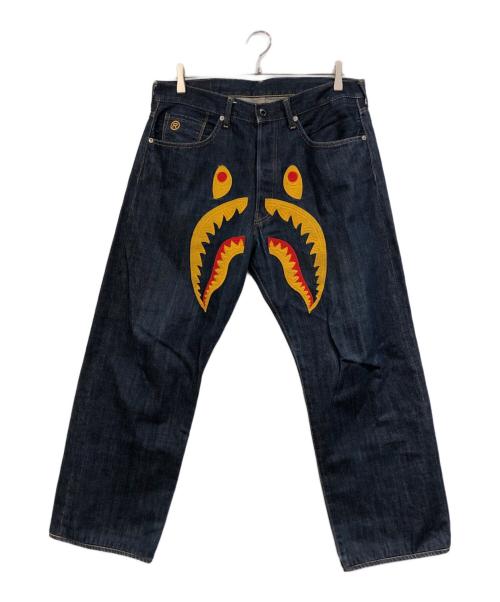 A BATHING APE（アベイシングエイプ）A BATHING APE (ア ベイシング エイプ) シャークデニムパンツ インディゴ サイズ:SIZE Lの古着・服飾アイテム