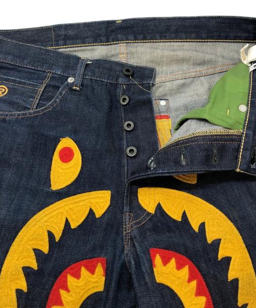 A BATHING APE（アベイシングエイプ）A BATHING APE (ア ベイシング エイプ) シャークデニムパンツ インディゴ サイズ:SIZE Lの古着・服飾アイテム