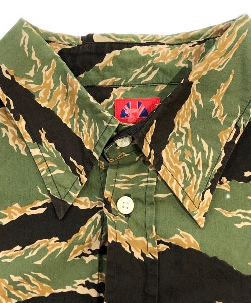 A BATHING APE（アベイシングエイプ）A BATHING APE (アベイシングエイプ) タイガーカモシャツ グリーン サイズ:SIZE Lの古着・服飾アイテム