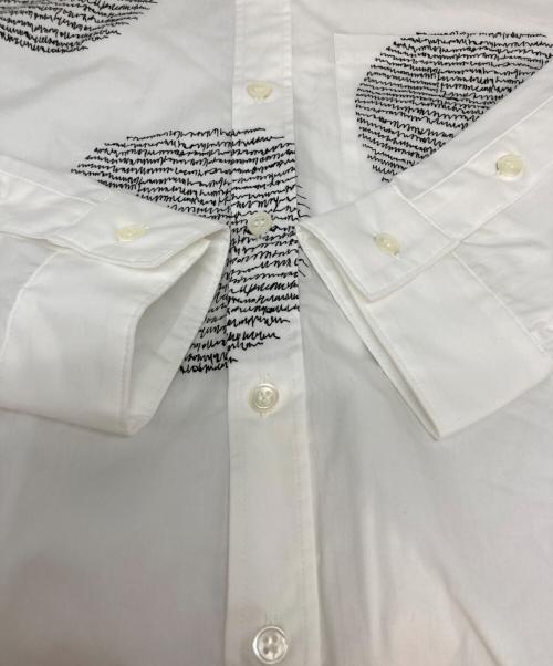 HERALBONY（ヘラルボニー）HERALBONY (ヘラルボニー) レギュラーカラーシャツ「marina-moji003」 ホワイト サイズ:Mの古着・服飾アイテム