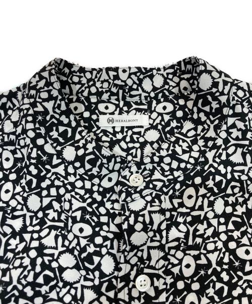 HERALBONY（ヘラルボニー）HERALBONY (ヘラルボニー) バンドカラーシャツ「かえでのチョキチョキ」 ブラック サイズ:Ｌの古着・服飾アイテム