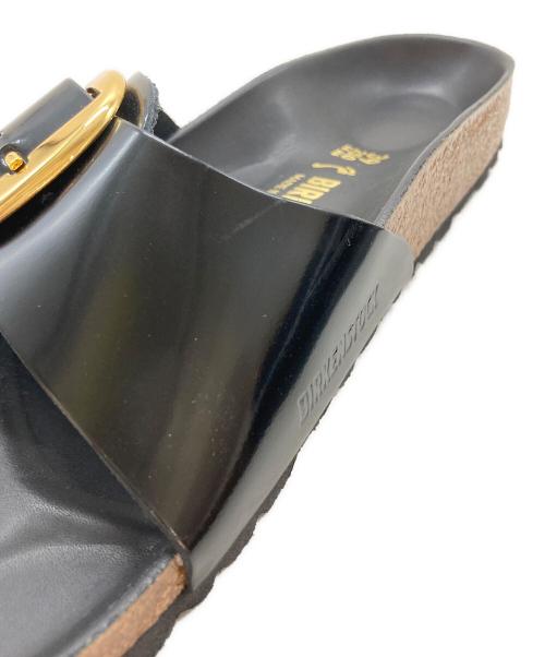 BIRKENSTOCK（ビルケンシュトック）BIRKENSTOCK (ビルケンシュトック) MADRID BIG BUCKLE ブラック サイズ:SIZE 39の古着・服飾アイテム