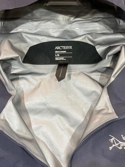 ARC'TERYX（アークテリクス）ARC'TERYX (アークテリクス) BETA JACKET M ネイビー サイズ:SIZE Lの古着・服飾アイテム