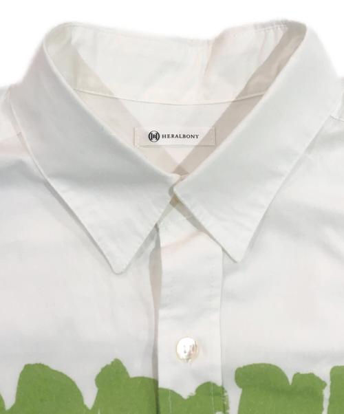 HERALBONY（ヘラルボニー）HERALBONY (ヘラルボニー) レギュラーカラーシャツ「green brush-mm2025」 ホワイト×グリーン サイズ:SIZE Mの古着・服飾アイテム