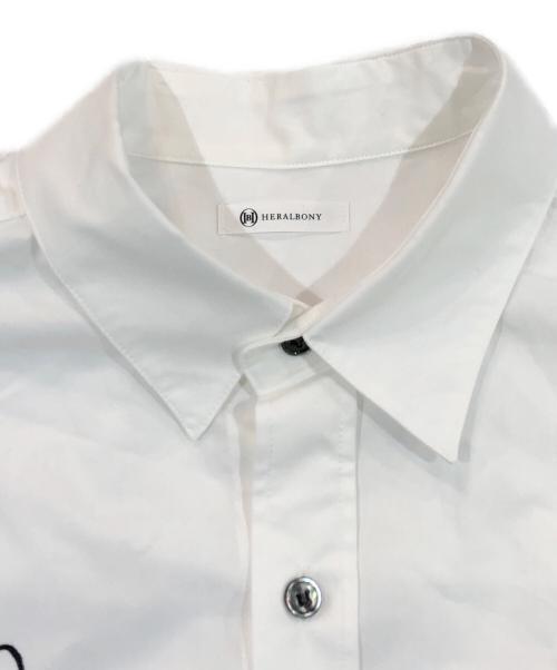 HERALBONY（ヘラルボニー）HERALBONY (ヘラルボニー) レギュラーカラーシャツ「heart-mm2024」 ホワイト サイズ:SIZE Mの古着・服飾アイテム