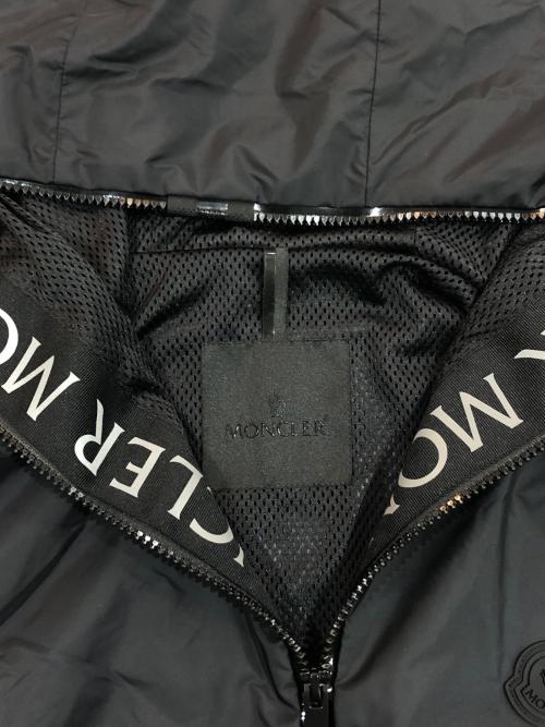 MONCLER（モンクレール）MONCLER (モンクレール) フーデッドナイロンベスト ブラック サイズ:SIZE 1の古着・服飾アイテム
