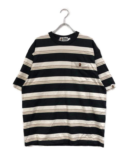 A BATHING APE（アベイシングエイプ）A BATHING APE (アベイシングエイプ) STRIPE ONE POINT RELAXED FIT POCKET TEE ホワイト×ブラック サイズ:SIZE Mの古着・服飾アイテム