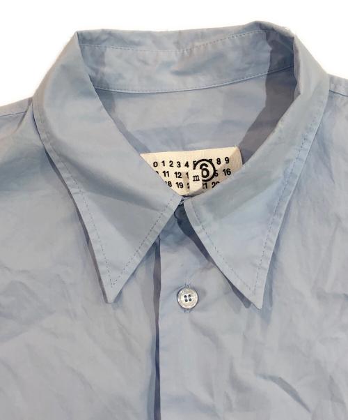 MM6 Maison Margiela（エムエムシックスメゾンマルジェラ）MM6 Maison Margiela (エムエムシックスメゾンマルジェラ) ナンバリングロングシャツ ブルー サイズ:SIZE Mの古着・服飾アイテム