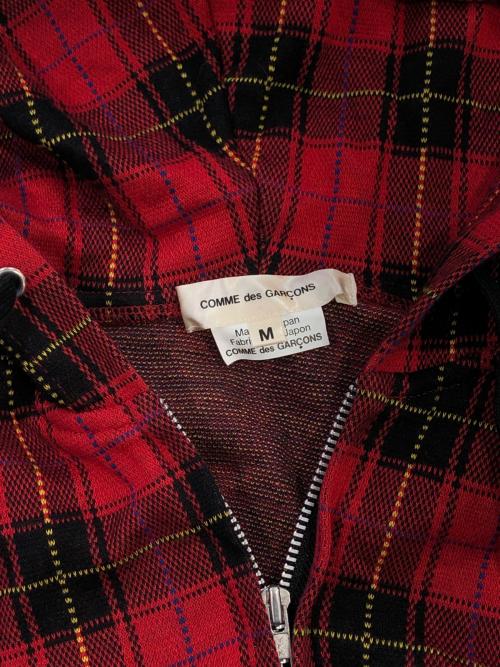 COMME des GARCONS（コムデギャルソン）COMME des GARCONS (コムデギャルソン) タータンチェック捻じれパーカー レッド サイズ:SIZE Mの古着・服飾アイテム
