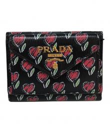 PRADA（プラダ）の古着「3つ折り財布」｜ブラック×レッド
