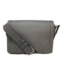 LOUIS VUITTON（ルイ ヴィトン）の古着「タイガニューフラップメッセンジャーバッグ」｜グレー