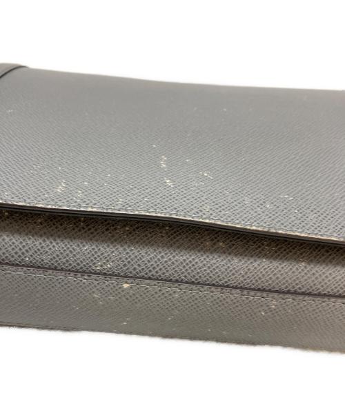 LOUIS VUITTON（ルイ ヴィトン）LOUIS VUITTON (ルイ ヴィトン) タイガニューフラップメッセンジャーバッグ グレーの古着・服飾アイテム